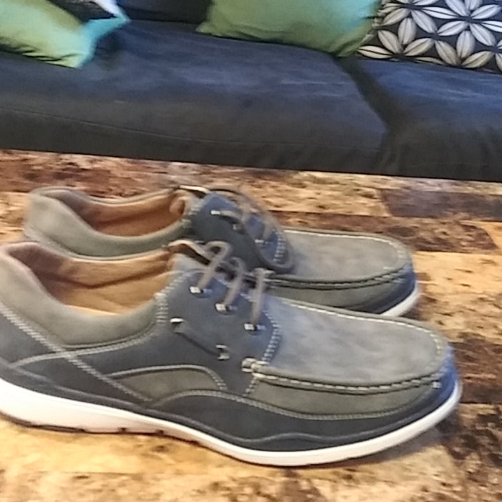 Shoes - Picture 2 of 4